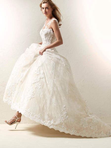 PRONOVIASのウェディングドレス入荷！