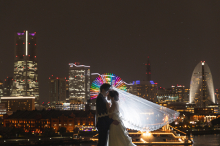 【キラキラの夜景を背景に】大桟橋ロケーション