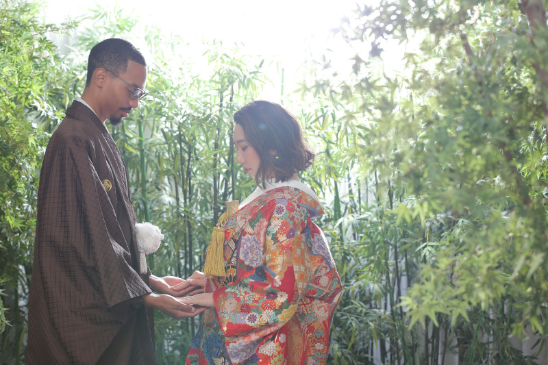 室内撮影でもお二人らしい雰囲気で♪【洋装スタジオ & 屋内庭園スタジオ】