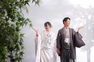 お二人らしく小物を使って