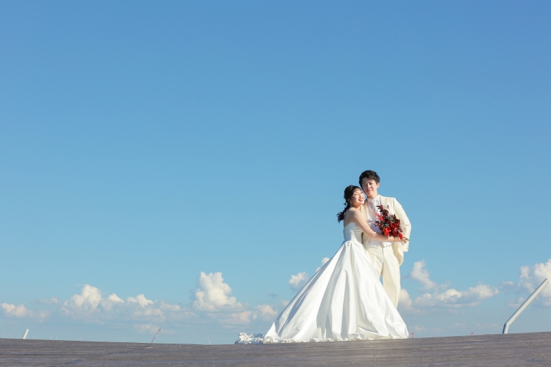 ドレスは赤、キモノはブルー photo by 谷澤明美