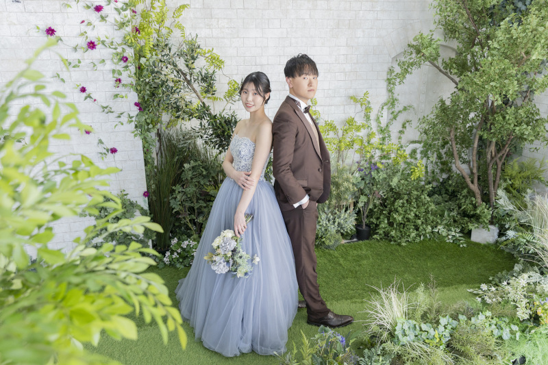 華やかなお花と、ナチュラルなグリーンに囲まれて