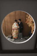 和室の丸窓より