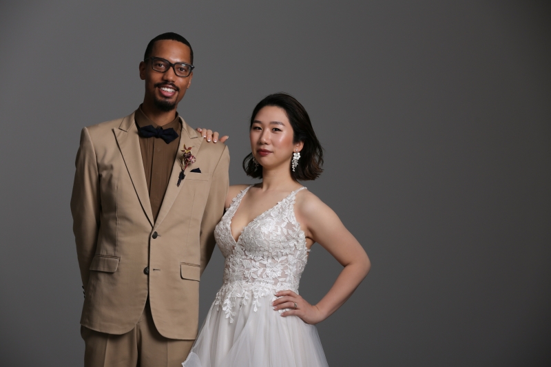 室内撮影でもお二人らしい雰囲気で♪【洋装スタジオ & 屋内庭園スタジオ】