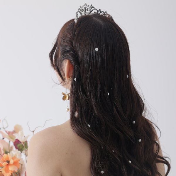 ドレス、ヘアチェンジでガラッと違う雰囲気を！