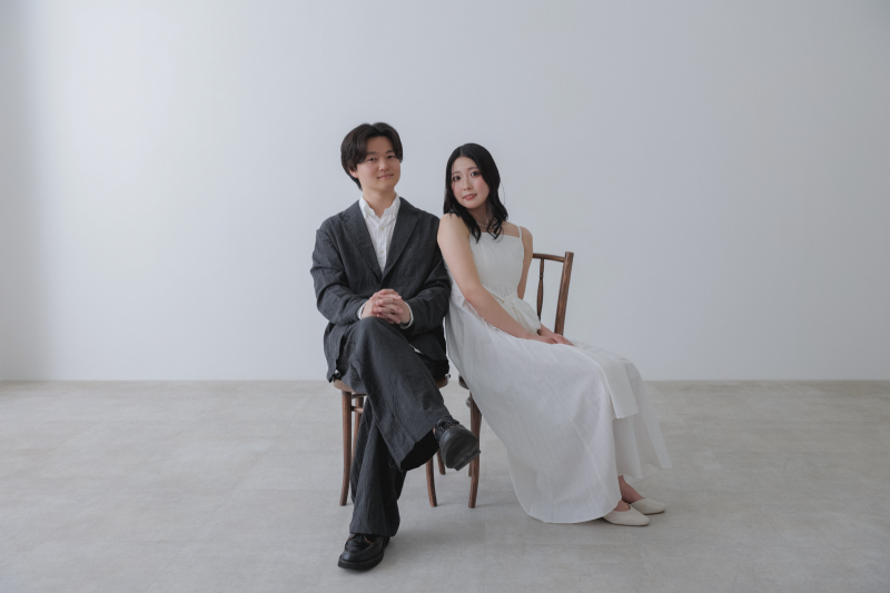 白壁で入籍フォト！