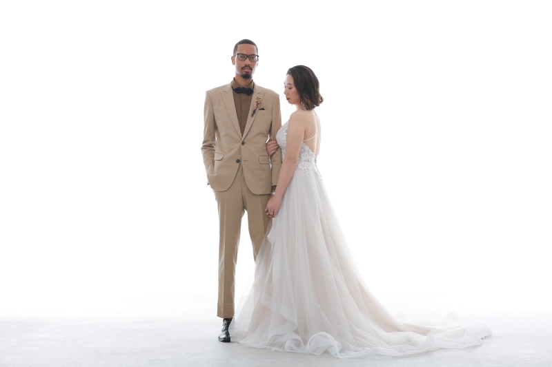 室内撮影でもお二人らしい雰囲気で♪【洋装スタジオ & 屋内庭園スタジオ】