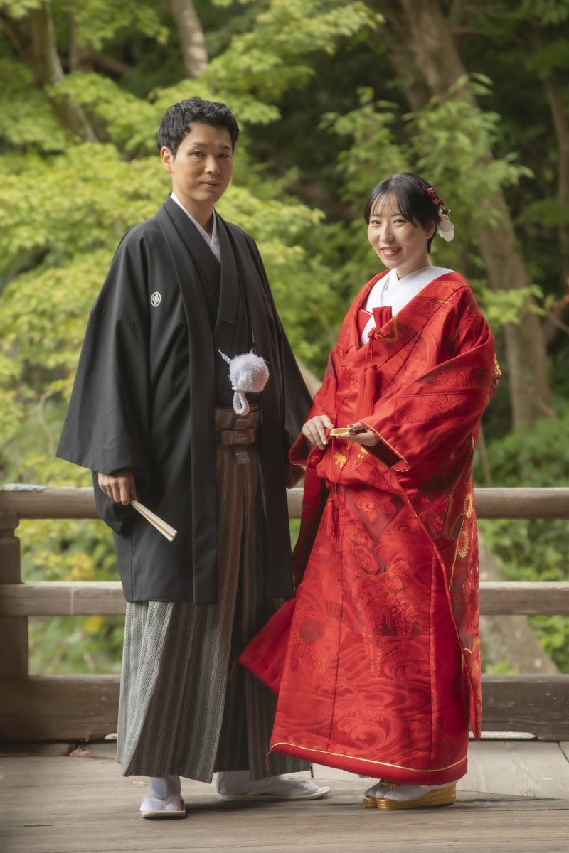 緑豊かな妙本寺で赤無垢を