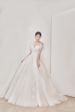 Aurum・桂由美ドレス入荷