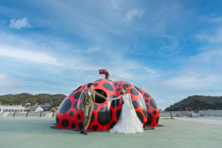アートの島『直島』で撮影する結婚写真