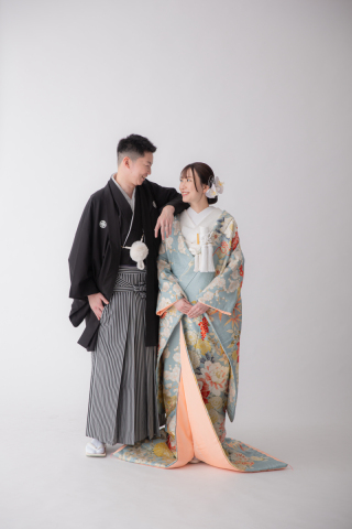 シンプル背景でお二人らしさを!