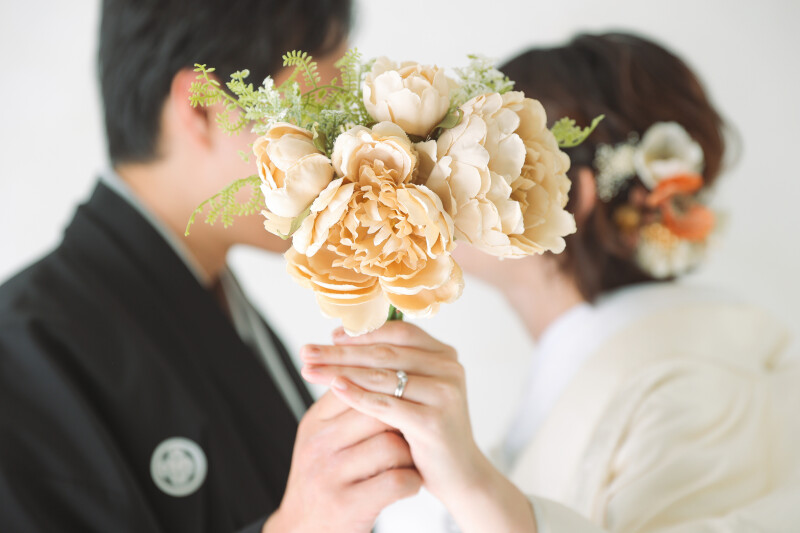 小物を活かした新郎新婦撮影 ~お二人の個性を写真に込めて~
