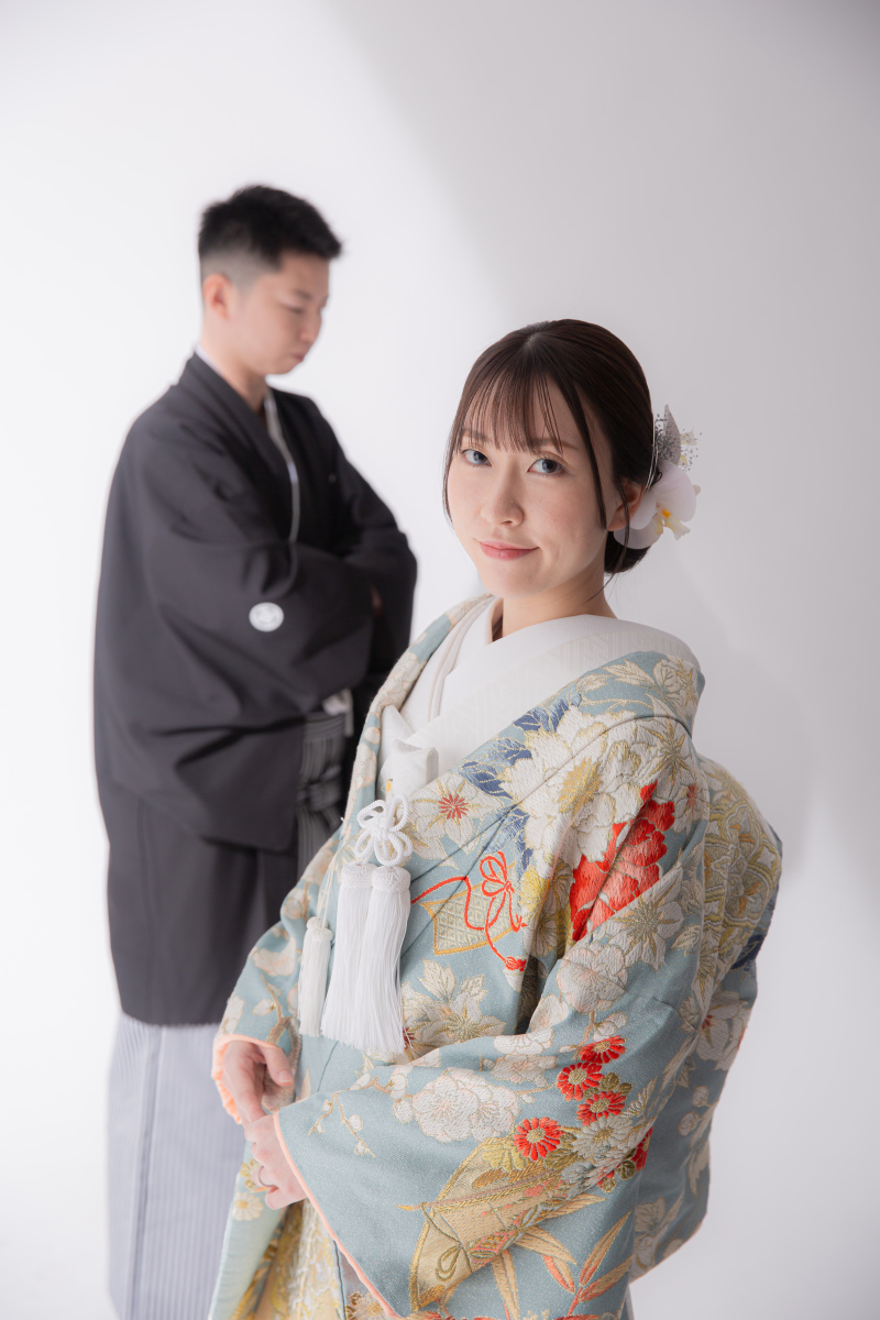 シンプル背景でお二人らしさを!