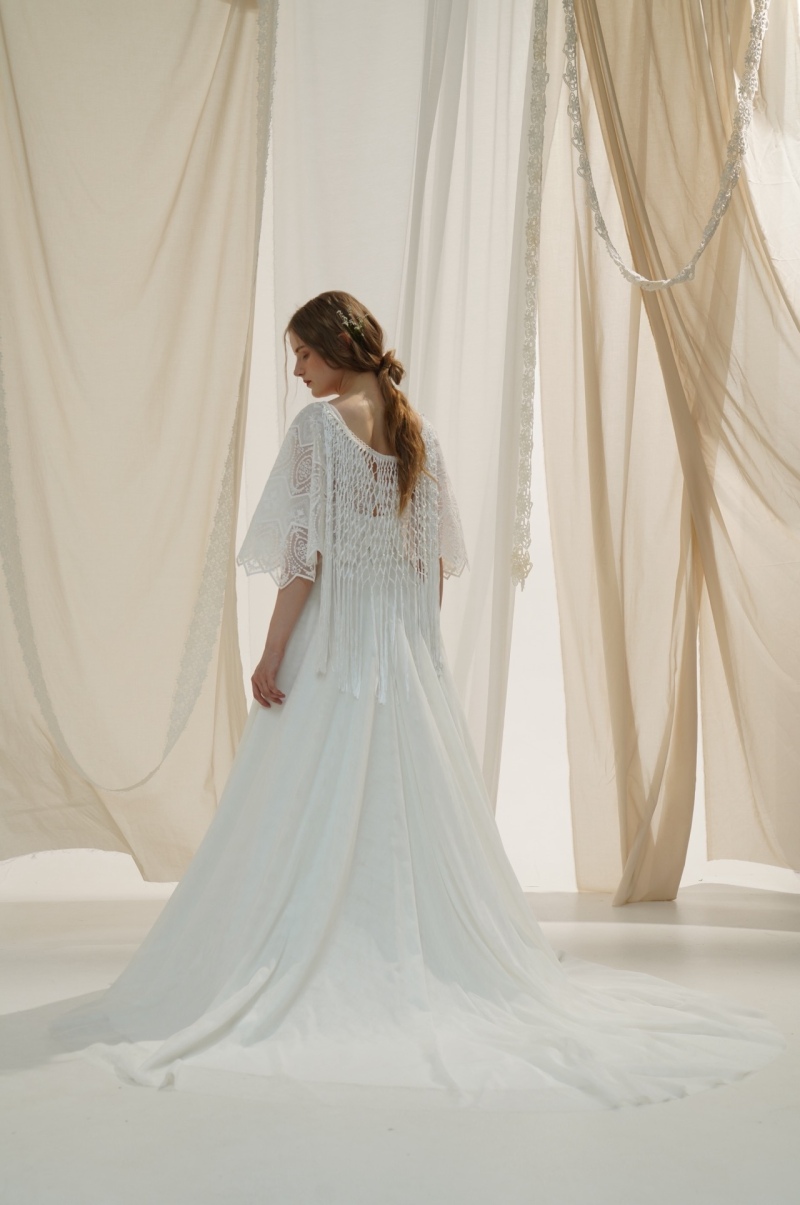 新作ドレスのご紹介