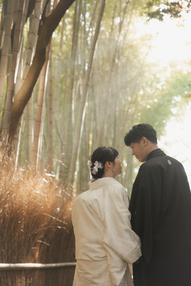 竹林から紅葉まで、嵐山で叶える白無垢ロケーションフォト
