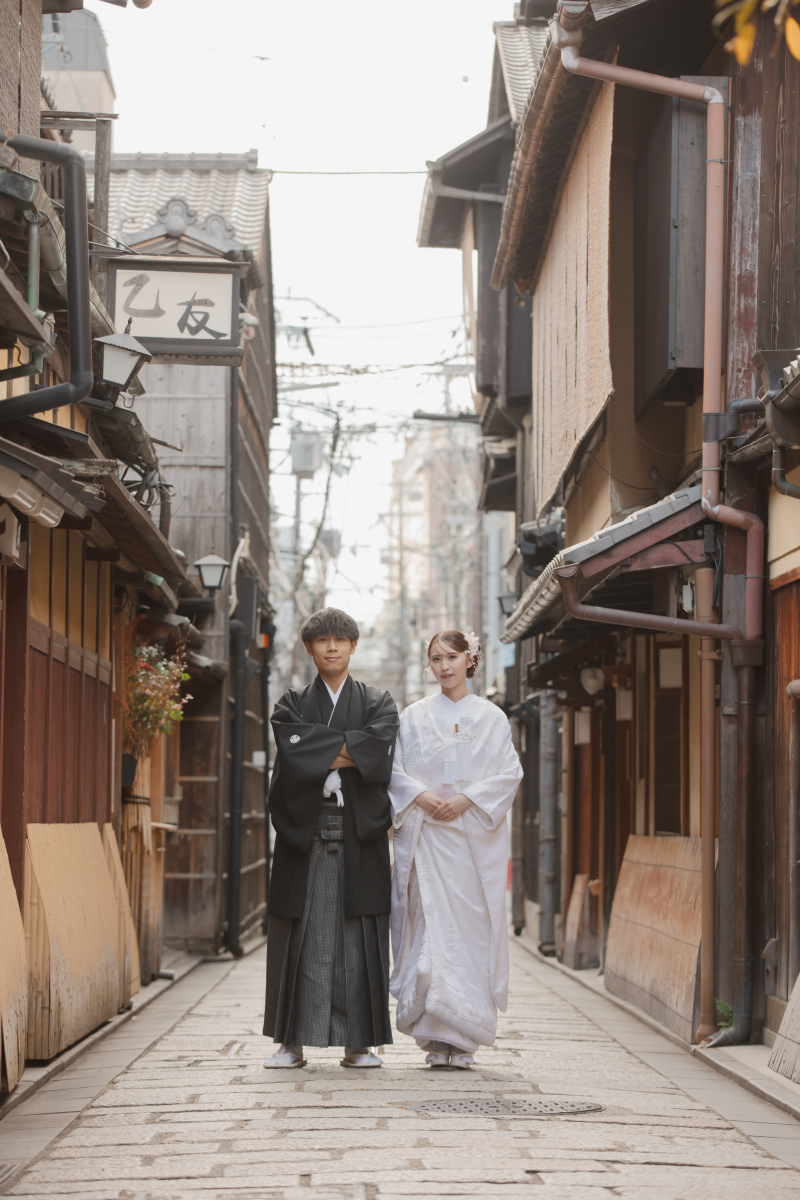 秋の祇園を歩く、白無垢ロケーションフォト