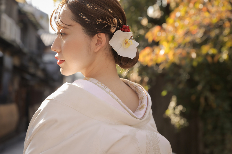 紅白の和傘と共に
