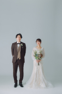 シンプル背景でお二人らしい写真を残しませんか？