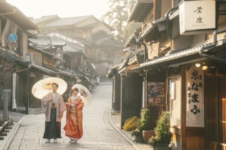 朝だからこその八坂の風景