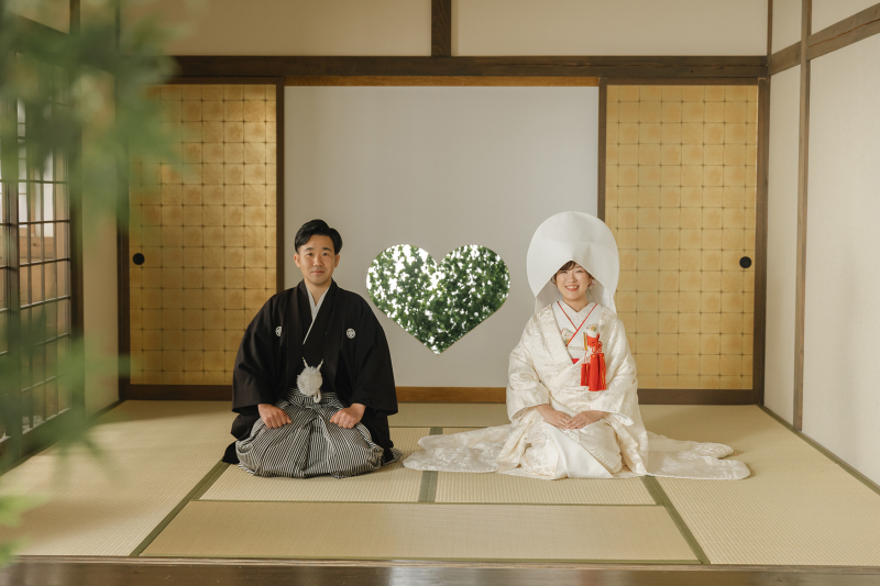 屋内庭園で和装を楽しむ