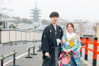 雪に包まれた京都八坂