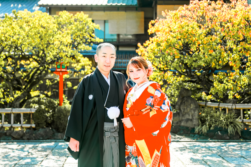秋の祇園での心温まるウェディングフォト