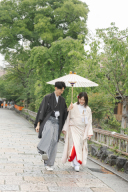 小雨も楽しむ祇園ロケ♪
