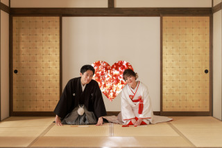 ご家族そろって屋内庭園での和装フォト