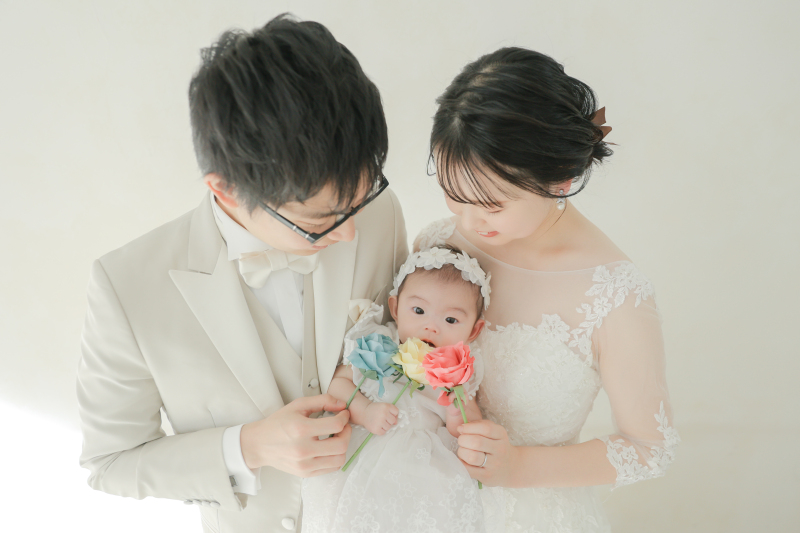 お子様も一緒に!洋装ハウススタジオでウェディングフォト♪