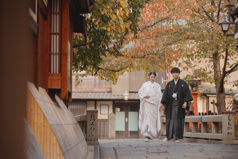 秋の祇園を歩く、白無垢ロケーションフォト