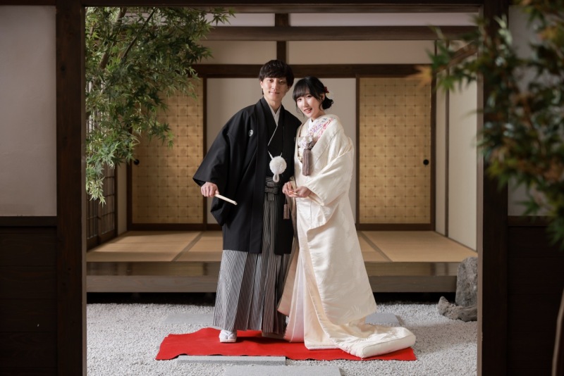 春から秋まで好きな季節で!屋内庭園で和装撮影◎