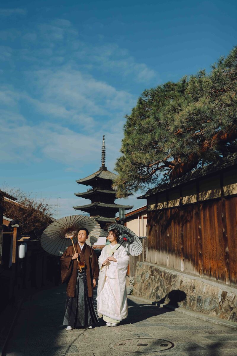 年末ムードの八坂で和装ロケーション