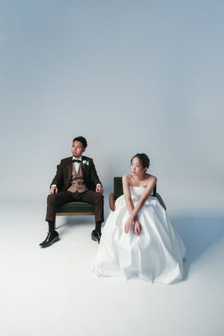 シンプルなスタジオでお二人らしい撮影♪
