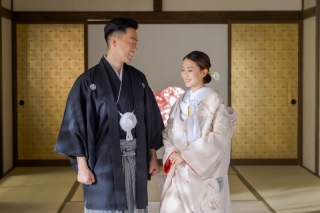 屋内庭園での和装ウェディングフォト