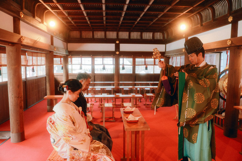 上賀茂神社での秋のウェディングフォト