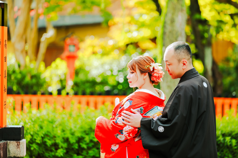 秋の祇園での心温まるウェディングフォト