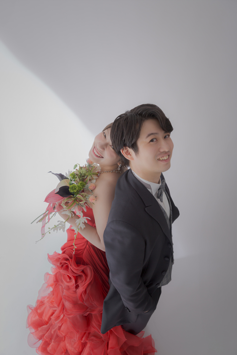 ドレスと着物で紅白を纏う