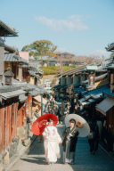 心温まる八坂でのウェディングフォトセッション