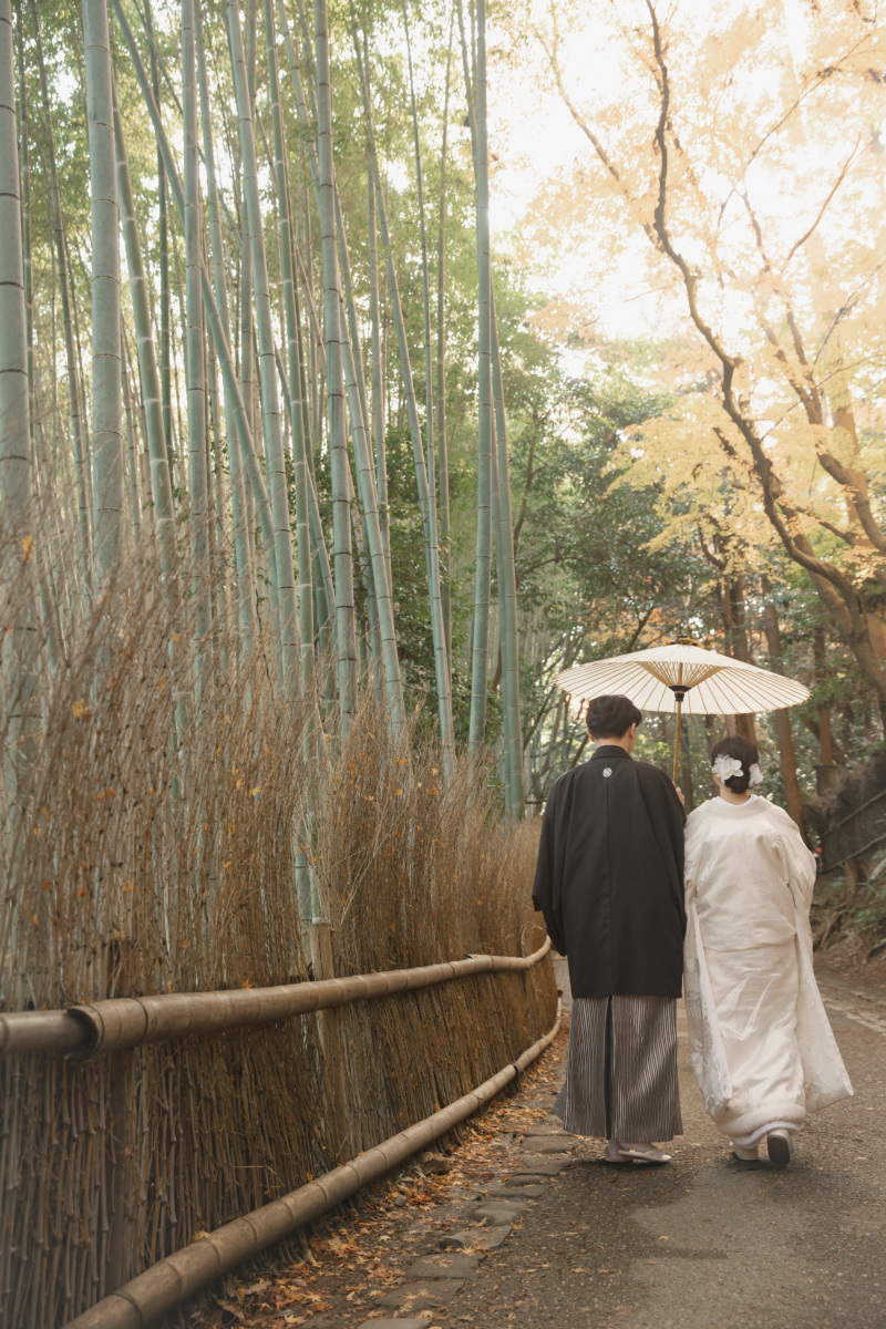 竹林から紅葉まで、嵐山で叶える白無垢ロケーションフォト