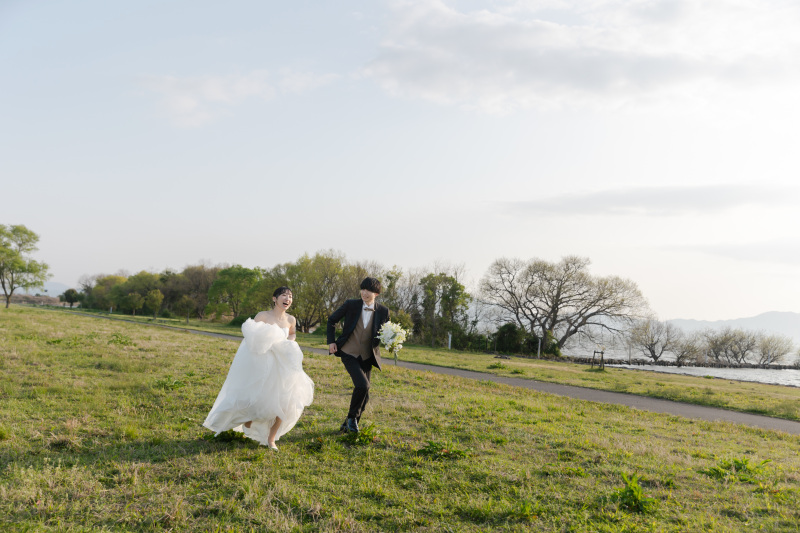 開放感ある琵琶湖でウエディングフォト