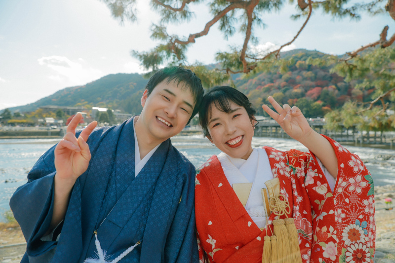 紅葉に囲まれたウェディングフォト
