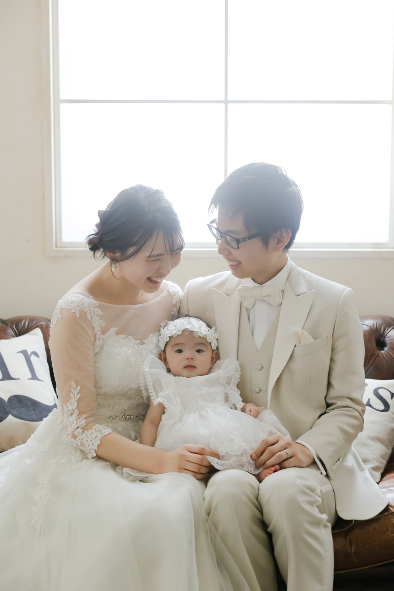 お子様も一緒に!洋装ハウススタジオでウェディングフォト♪