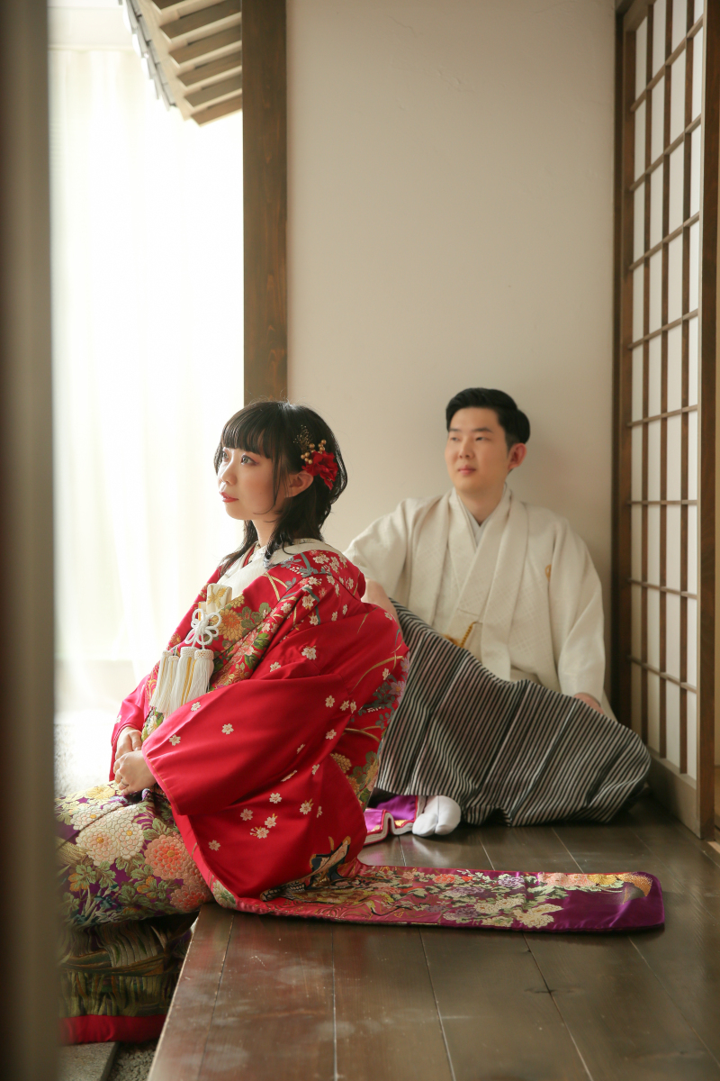 ヘアスタイルや小物でお二人らしく