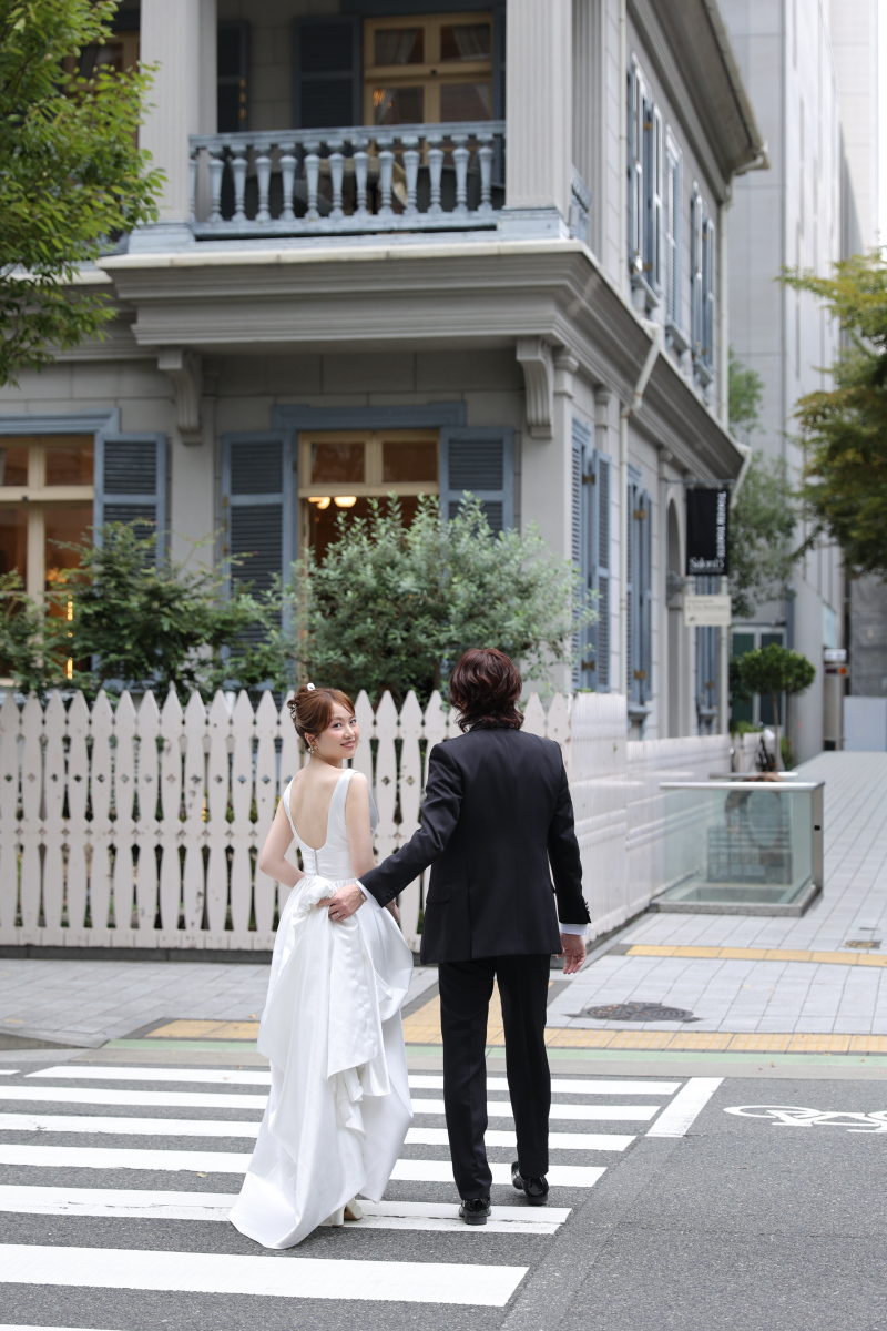 神戸の街並みに溶け込む、洗練されたフォトウェディング