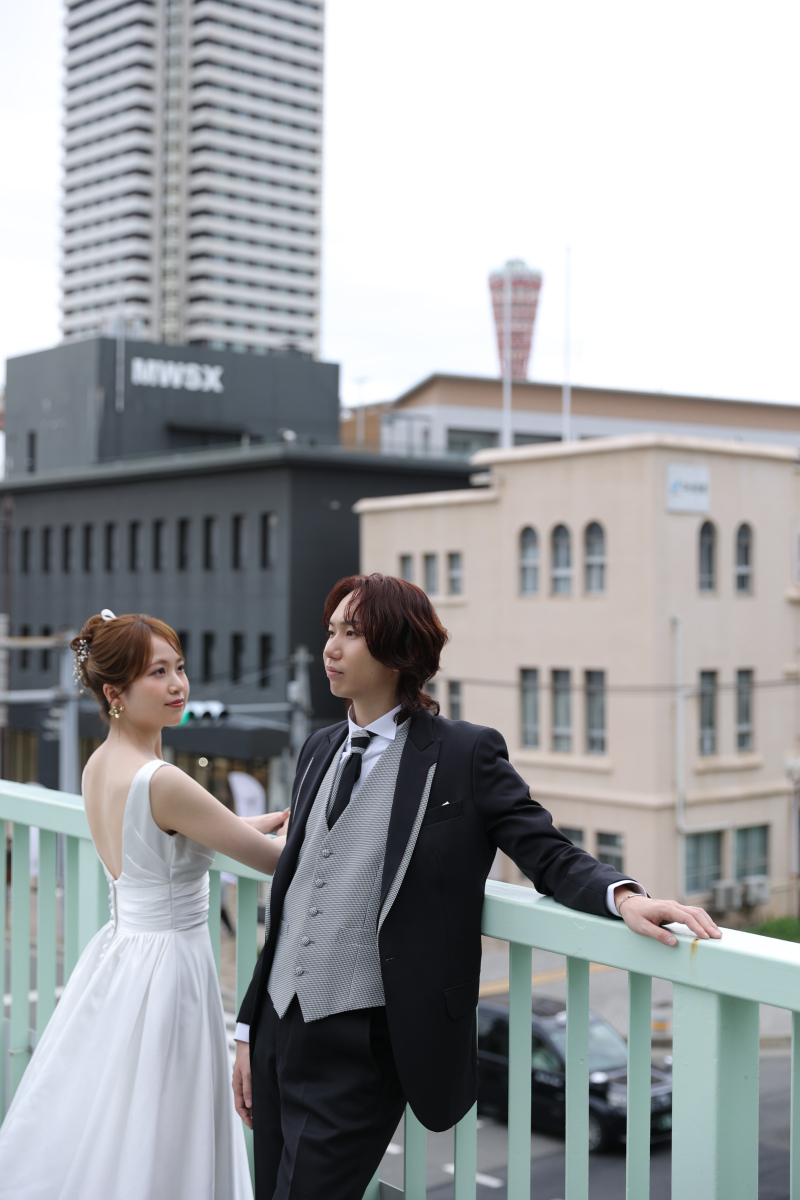 神戸の街並みに溶け込む、洗練されたフォトウェディング