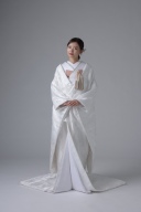 幸せの始まりを告げる。白無垢に咲き誇る「桜」の魅力♡