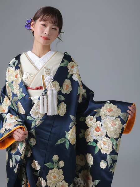 このギャップはずるい♡クールな紺に咲く「夢牡丹」の色打掛が美しすぎ!