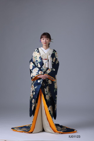 このギャップはずるい♡クールな紺に咲く「夢牡丹」の色打掛が美しすぎ！