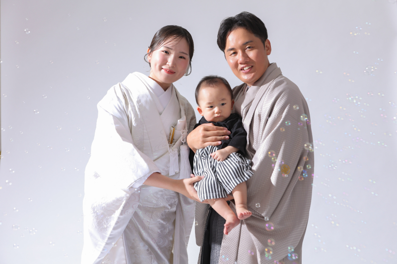白×赤で残す、家族3人の特別な1日