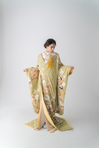 気品と幸福を纏う、抹茶色の色打掛